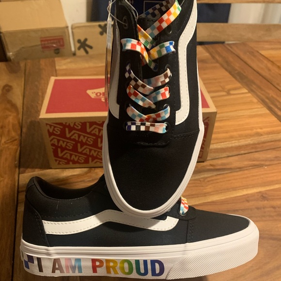 VANS WARD PRIDE RAINBOW 🌈 LACE WOMENS - Picture 2 of 7
